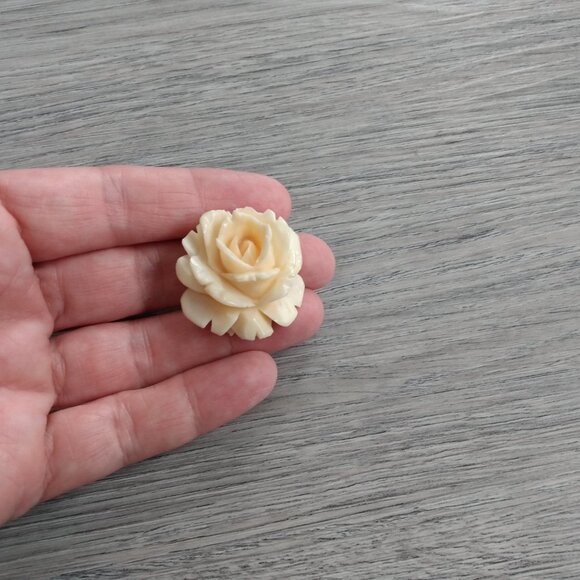 Vintage Carved Rose Brooch - Picture 14 of 15